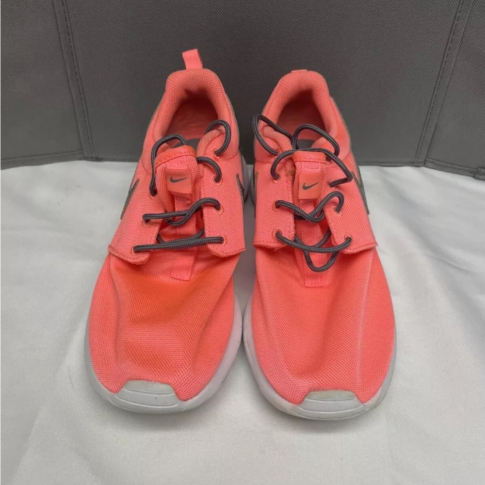 GIRL'S NIKE ROSHE ONE(GS) LAVA GLOW/COOL GREY-WHITE SIZE 7Y